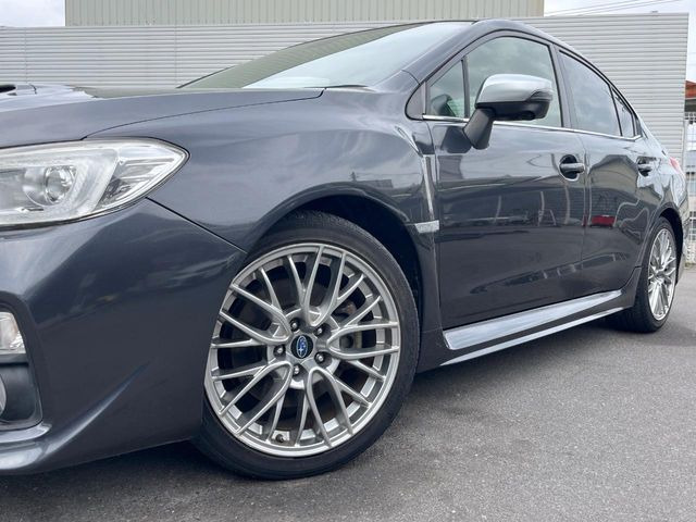 �y����18�C���`�A���~�z�C�[���z�O�ςɃ}�b�`���������A���~�z�C�[���𑕒����Ă���܂��B�e��ЊO�A���~�z�C�[����A�X�^�b�h���X�^�C�����戵�����Ă���܂��B���񂲑��k����������