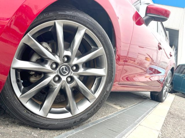 �y����18�C���`�A���~�z�C�[���z�O�ςɃ}�b�`���������A���~�z�C�[���𑕒����Ă���܂��B�e��ЊO�A���~�z�C�[����A�X�^�b�h���X�^�C�����戵�����Ă���܂��B���񂲑��k����������