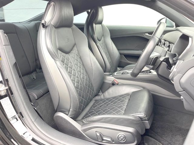 ●レザーシート:高級感漂うブラックレザーシートは、使用感も少なく良好なコンディションを保っております!その他、気になる箇所がございましたらお気軽にお問合せ下さい!