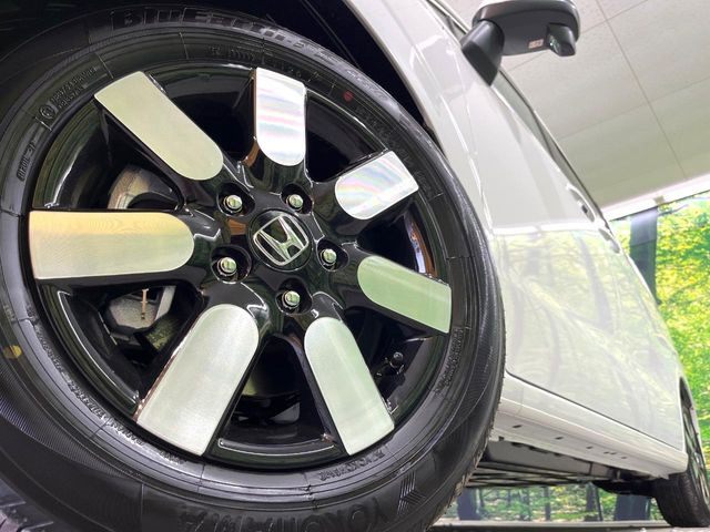 �y����15�C���`�A���~�z�C�[���z�O�ςɃ}�b�`���������A���~�z�C�[���𑕒����Ă���܂��B�e��ЊO�A���~�z�C�[����A�X�^�b�h���X�^�C�����戵�����Ă���܂��B���񂲑��k����������