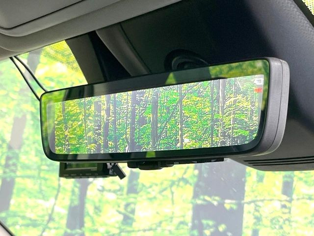 【デジタルインナーミラー】後席の大きな荷物や同乗者で後方が確認しづらい時でも安心!カメラが撮影した車両後方の映像をルームミラー内に表示。クリアな視界で状況の確認が可能です!