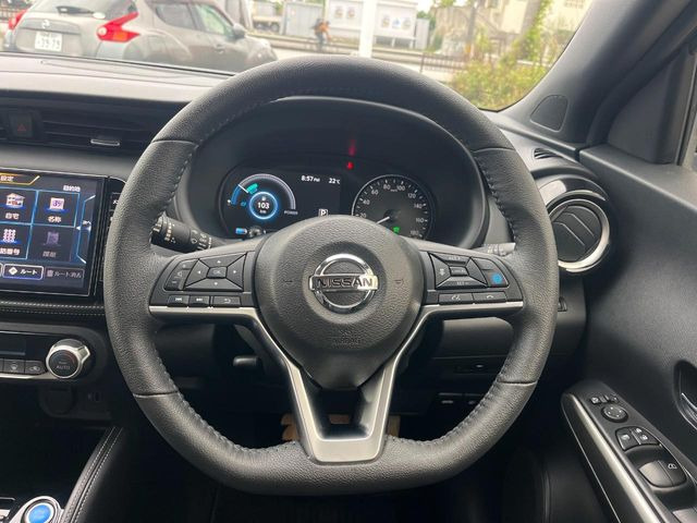 �y�����v�����X�e�A�����O�z�㎿�Ȋv���g�p���邱�ƂŁA��ɂ����������݂ƂĂ��^�]���₷���n���h���ł���