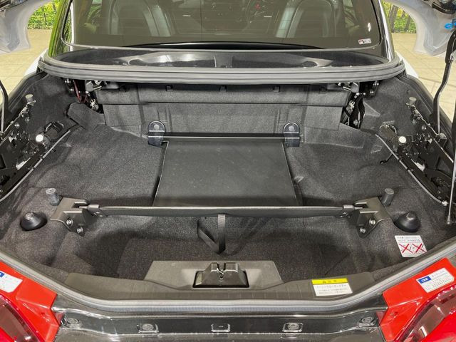 ���i�̂���������ʋ΁A���}���ɏ\���ȉ׎��X�y�[�X���m�ۂ��Ă���܂��B