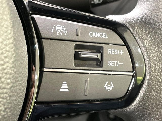 �y�z���_�Z���V���O�z���s���ɑO���̎ԗ�����F�����A�Փ˂������Ȏ��͌x��ƃu���[�L�ŏՓˉ���Ɣ�Q�y�����A�V�X�g�B�����S�Ƀh���C�u�����y���݂��������܂��B