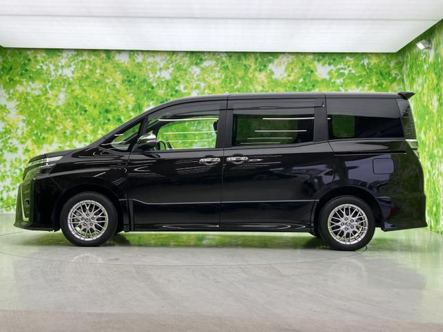 ヴォクシー1.8 ハイブリッド ZS 煌III