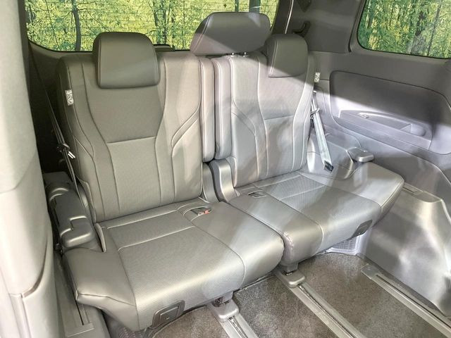 3列目シートはもちろん状態良好☆大人でもゆったりと座って頂けますので、大人数でのお出かけもラクラクです♪ご家族で、気の知れた仲間で、ドライブに行くのが楽しみですね♪