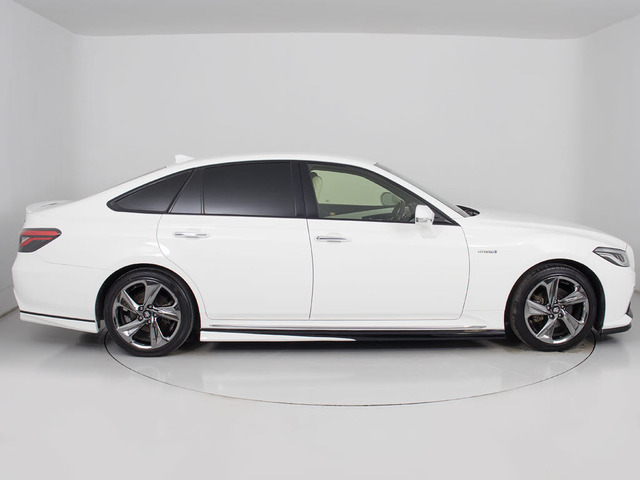 フルエアロが装着されています!お好みはいかがですか?今付いているデザイン以外にも、各ブランドのエアロを格安にてお取付け出来ます!又、エアロを外してノーマル状態にする事も出来ます!!