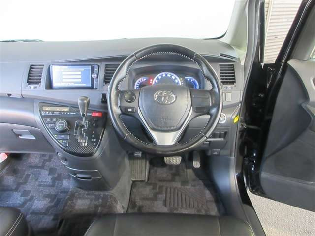 アイシス2.0 L ウェルキャブ 助手席リフトアップシート車 Aタイプ