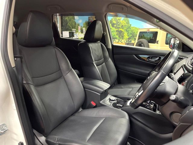 【防水シート】スノボやダイビング等でありがちな汚れや濡れも心配無用の防水シート♪雨の日に傘や荷物でシートが濡れたり、飲み物をこぼしたりした時もサッと拭いてきれいになるから大助かり♪