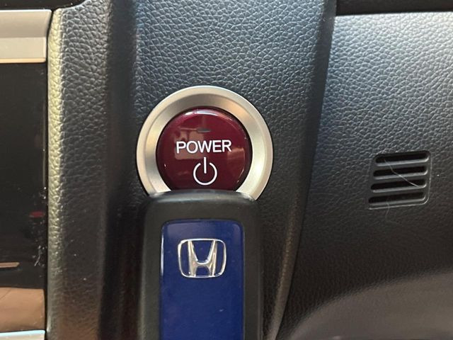 �yHonda�X�}�[�g�L�[�z�J�o����|�P�b�g�ɓ��ꂽ�܂܂ł��h�A�̎{���E�������\�ȃX�}�[�g�L�[�𑕔��B�G���W���̃I���E�I�t�����J�M�����o���K�v����������Ƃ��Ă��֗��ł���
