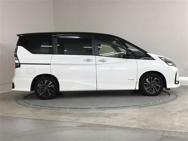 セレナ2.0 ハイウェイスターV アーバンクロム