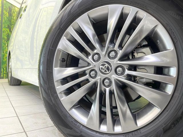 【純正18インチアルミホイール】外観にマッチした純正アルミホイールを装着しております。各種社外アルミホイールや、スタッドレスタイヤも取扱いしております。是非ご相談ください♪