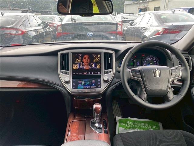 クラウンハイブリッド 2.5 ロイヤルサルーン