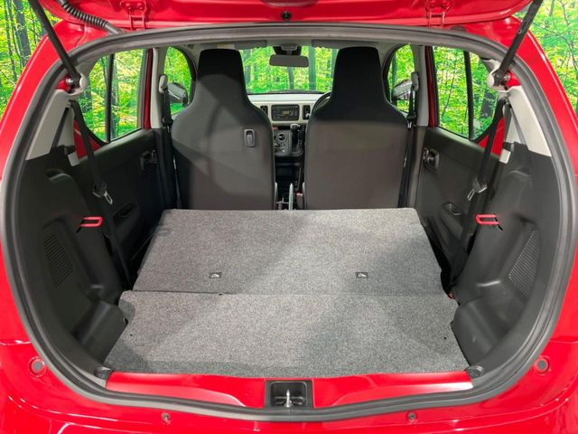 ���i�̂���������ʋ΁A���}���ɏ\���ȉ׎��X�y�[�X���m�ۂ��Ă���܂��B�Z�J���h�V�[�g��|���ƁA�傫�ȉו��̐ύڂ��\�ł���