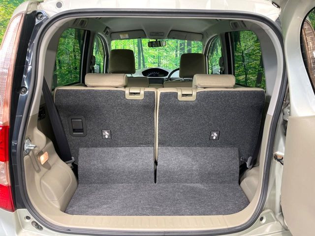 ���i�̂���������ʋ΁A���}���ɏ\���ȉ׎��X�y�[�X���m�ۂ��Ă���܂��B�Z�J���h�V�[�g��|���ƁA�傫�ȉו��̐ύڂ��\�ł���