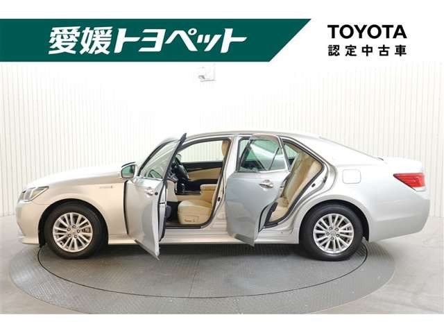 クラウンハイブリッド 2.5 ロイヤルサルーン