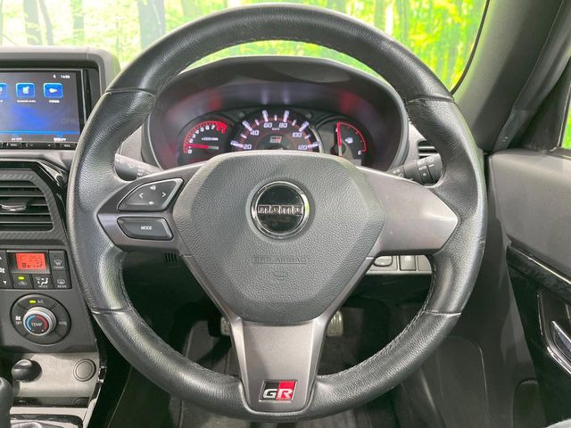 �y�����v�����X�e�A�����O�z�㎿�Ȋv���g�p���邱�ƂŁA��ɂ����������݂ƂĂ��^�]���₷���n���h���ł���