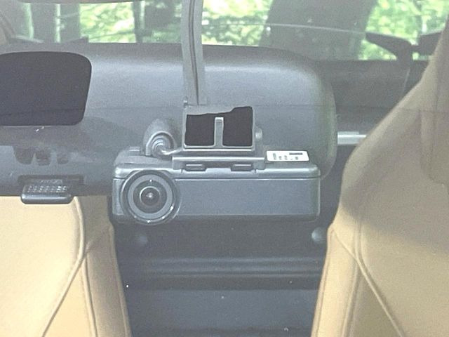 【ドライブレコーダー】ドライブレコーダー装備!走行中はもちろん、あおり運転や事故に遭遇した際、映像で記録し、万一のリスクに備えます。※記録用SDカードはお客様ご自身でご準備いただく必要があります。