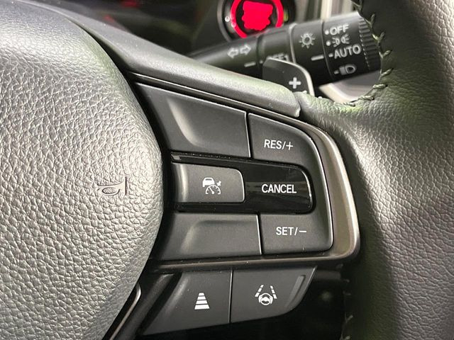 【アダプティブクルーズコントロール】高速道路での長距離走行が楽に!!自動で速度を保つクルーズコントロールが、衝突軽減システムと連携し、前方の車両を感知して車間を保つように速度調節してくれます!!