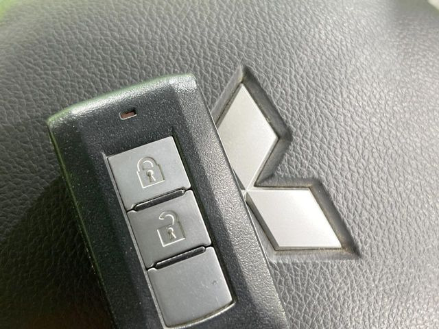 �y�I�y���[�V�����L�[�z�J�o����|�P�b�g�ɓ��ꂽ�܂܂ł��h�A�̎{���E�������\�ȃX�}�[�g�L�[�𑕔��B�G���W���̃I���E�I�t�����J�M�����o���K�v����������Ƃ��Ă��֗��ł���