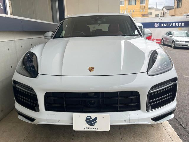 高透明度のガラス皮膜で撥水はもちろん、上質なツヤ・光沢を実現。紫外線や酸性雨から大切な愛車を保護し、色あせ・劣化を防止。「弾スプラッシュコート」、「弾プリミッサコート」からお選びいただけます。