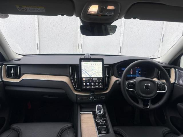 XC60ウルトラ T6 AWD プラグイン ハイブリッド 4WD