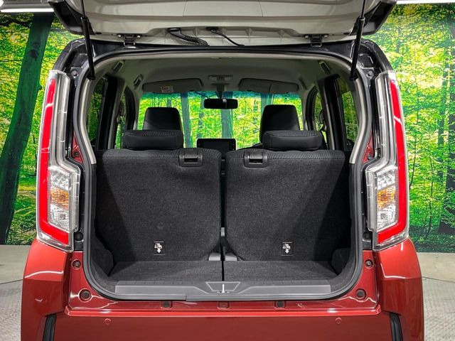 ���i�̂���������ʋ΁A���}���ɏ\���ȉ׎��X�y�[�X���m�ۂ��Ă���܂��B�Z�J���h�V�[�g��|���ƁA�傫�ȉו��̐ύڂ��\�ł���