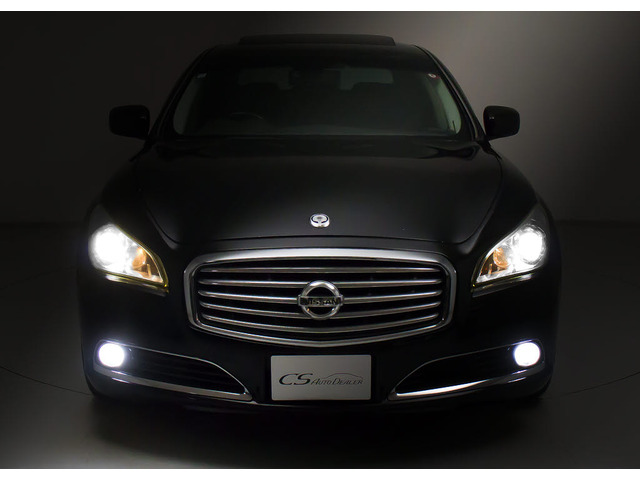 フロントビューの存在感をご覧ください!!ヘッドライトは視界良好のライト、さらにフォグライト搭載。デザイン性も高いのが特権です。