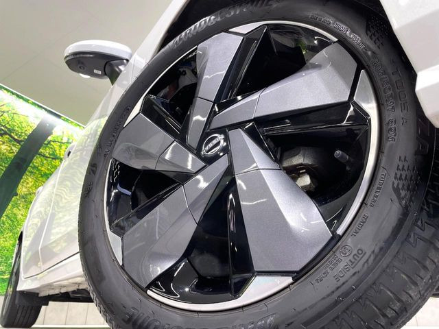 �y����17�C���`�A���~�z�C�[���z�O�ςɃ}�b�`���������A���~�z�C�[���𑕒����Ă���܂��B�e��ЊO�A���~�z�C�[����A�X�^�b�h���X�^�C�����戵�����Ă���܂��B���񂲑��k����������