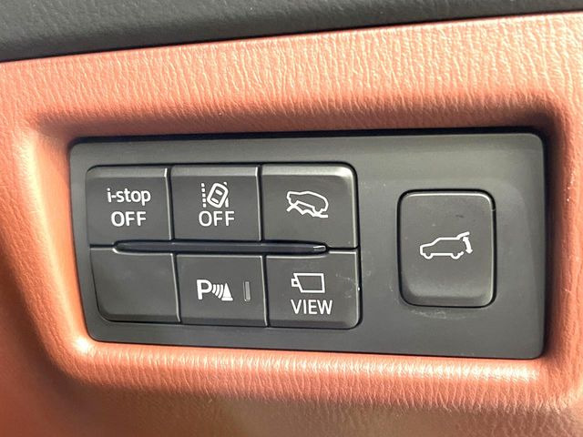 【i-ACTIVESENSE】走行中に前方の車両等を認識し、衝突しそうな時は警報とブレーキで衝突回避と被害軽減をアシスト。より安全にドライブをお楽しみいただけます。