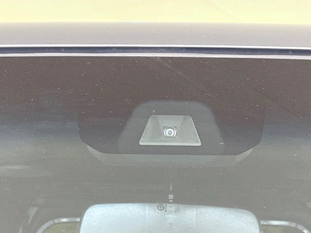 �y�z���_�Z���V���O�z���s���ɑO���̎ԗ�����F�����A�Փ˂������Ȏ��͌x��ƃu���[�L�ŏՓˉ���Ɣ�Q�y�����A�V�X�g�B�����S�Ƀh���C�u�����y���݂��������܂��B