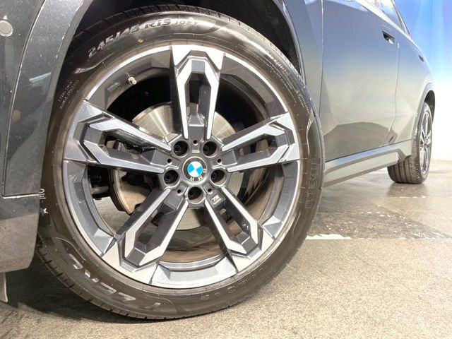 ●オプション19インチアルミホイール:輸入車ならではの卓越した走りを支えるホイールと足回りです!日本車の走りに慣れている方にもぜひ体感して頂きたいほど、高いレベルでまとまっています!