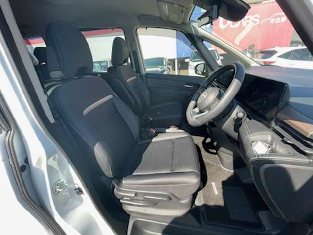 セレナ1.4 e-POWER ハイウェイスターV