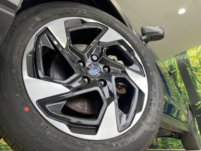 【純正18インチアルミホイール】外観にマッチした純正アルミホイールを装着しております。各種社外アルミホイールや、スタッドレスタイヤも取扱いしております。是非ご相談ください♪