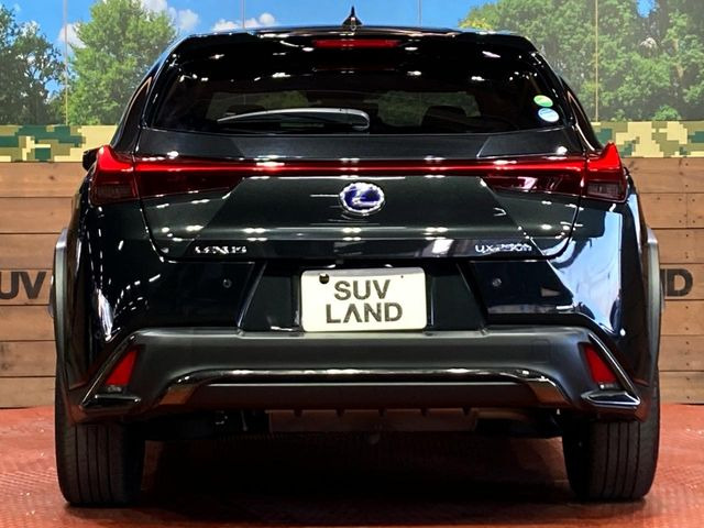 安心の最長10年・走行無制限保証(有償)をご用意。保証内容も充実はもちろん、無料点検&オイル交換や、年中無休の全国・24時間ロードサービスも付帯されておりますのでご安心下さい。