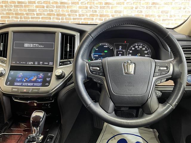 クラウンハイブリッド 2.5 ロイヤルサルーン Four 4WD