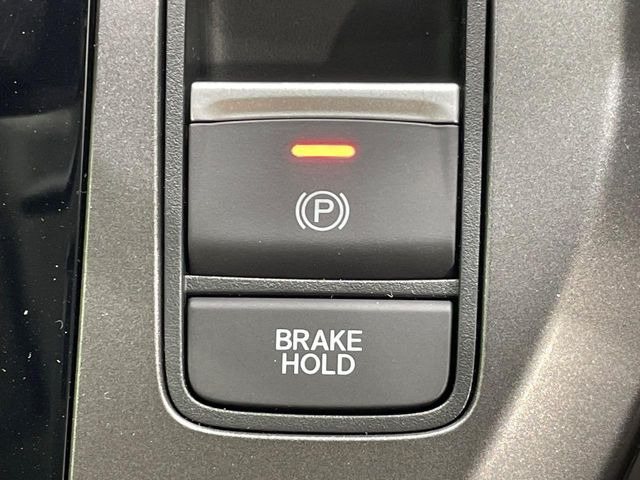 �y�I�[�g�u���[�L�z�[���h�z�M���҂���a�؂Œ�Ԏ��Ƀu���[�L���瑫�𗣂��Ă��A��~��Ԃ�ێ����Ă���܂��B�O�i����Ƃ��̓A�N�Z���𓥂߂Ύ����ŉ��������̂ň��S��X���^�]���y�ɂȂ�܂���