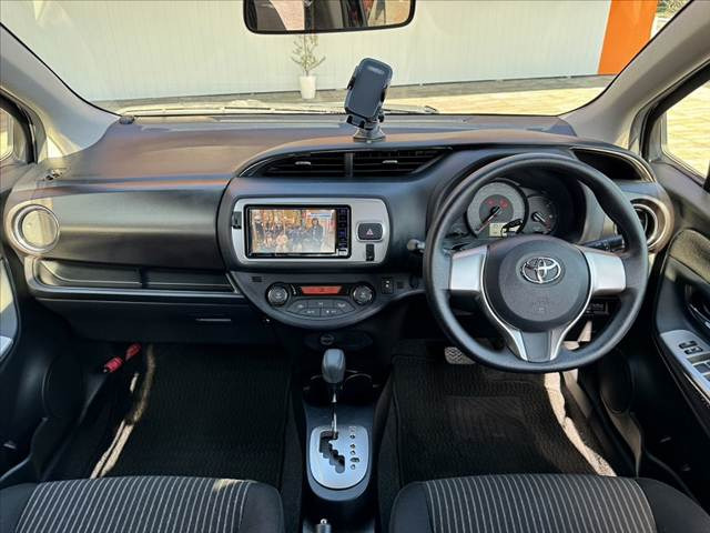 ヴィッツ1.3 ジュエラ 4WD