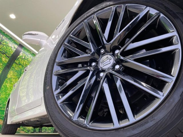 �y����18�C���`�A���~�z�C�[���z�O�ςɃ}�b�`���������A���~�z�C�[���𑕒����Ă���܂��B�e��ЊO�A���~�z�C�[����A�X�^�b�h���X�^�C�����戵�����Ă���܂��B���񂲑��k����������