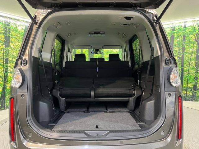 ���i�̂���������ʋ΁A���}���ɏ\���ȉ׎��X�y�[�X���m�ۂ��Ă���܂��B�Z�J���h�V�[�g��|���ƁA�傫�ȉו��̐ύڂ��\�ł���