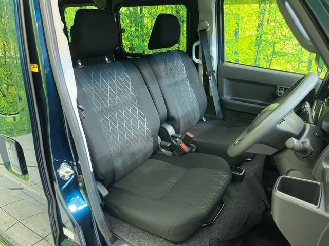 運転席シート廻りは使用感も少なく、良好な状態となっています。丁寧に使われていたことがよくわかりますね。