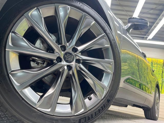 �y����21�C���`�A���~�z�C�[���z�O�ςɃ}�b�`���������A���~�z�C�[���𑕒����Ă���܂��B�e��ЊO�A���~�z�C�[����A�X�^�b�h���X�^�C�����戵�����Ă���܂��B���񂲑��k����������