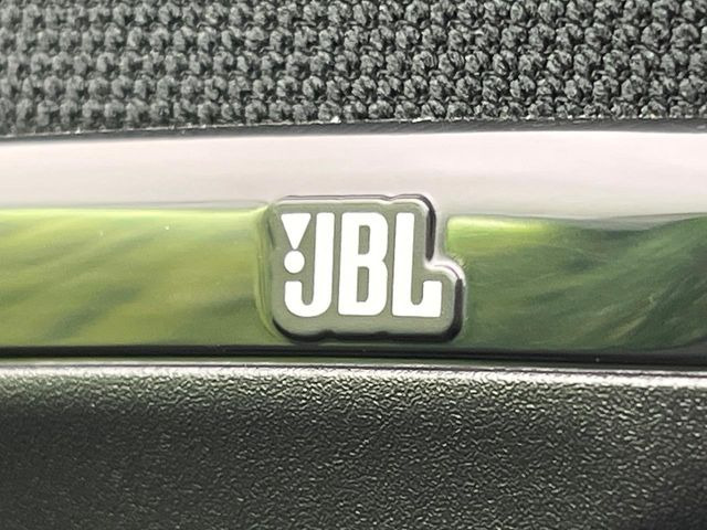 �yJBL�T�E���h�V�X�e���z���[�J�[�I�v�V�����̍��i�ʃT�E���h�V�X�e���𓋍ځB��p�̃`���[�j���O���{���ꂽ�召�l�X�ȃX�s�[�J�[����ǎ��ȃT�E���h���t�ł��A�Տꊴ���ӂ�鉹����Ԃ����o���܂��B