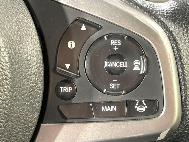 �y�z���_�Z���V���O�z���s���ɑO���̎ԗ�����F�����A�Փ˂������Ȏ��͌x��ƃu���[�L�ŏՓˉ���Ɣ�Q�y�����A�V�X�g�B�����S�Ƀh���C�u�����y���݂��������܂��B