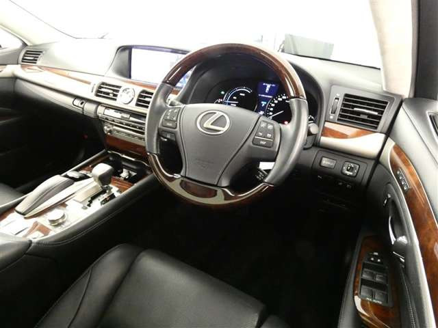 LS600h バージョンC Iパッケージ 4WD