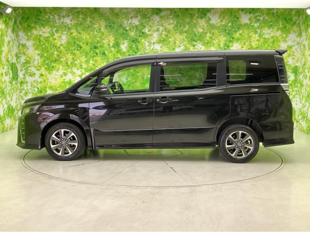 ヴォクシー2.0 ZS 4WD