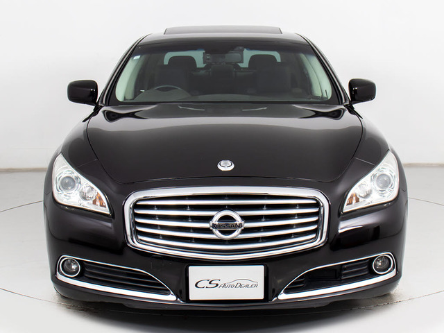 禁煙車です!室内は嫌なニオイも無く、すごく綺麗な状態です!禁煙車・・特にセダンタイプのお車では少ないですよね!!タバコのニオイが苦手なお客様必見です!快適にご乗車頂けます!!