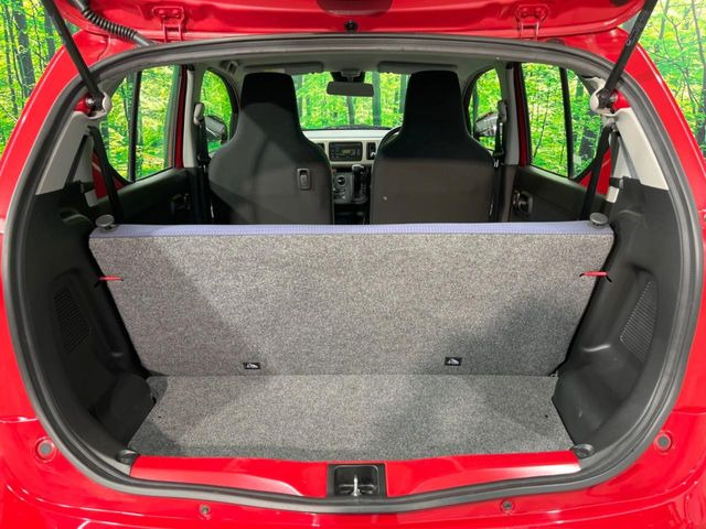 ���i�̂���������ʋ΁A���}���ɏ\���ȉ׎��X�y�[�X���m�ۂ��Ă���܂��B�Z�J���h�V�[�g��|���ƁA�傫�ȉו��̐ύڂ��\�ł���