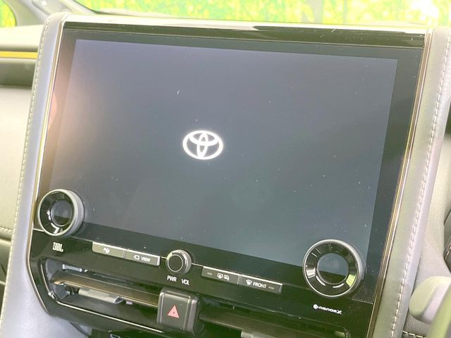 【メーカー純正ナビ】インテリアに溶け込むスタイリッシュな「専用設計」メーカーナビを装備♪視認性や操作性など基本性能にも優れ、より上質なカーライフをお楽しみいただけます。