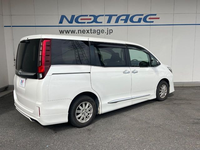 ��D�]�𒸂��Ă���܂��{�f�B�̒e�X�v���b�V���R�[�g���D�]��t���B�ʏ�̃K���X�R�[�g�ƈقȂ�A�ϋv�N��6�N�̖��@���K���X�R�[�e�B���O���A�{�f�B���L���C�ȏ�Ԃɕۂ��Ă���܂��B